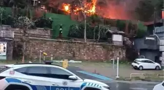 Beşiktaş'ta restoranın müştemilatı alev alev yandı