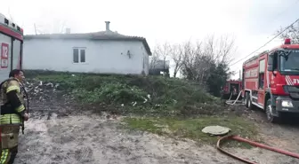 Beykoz'da Gecekondu Yangını: Alevler Kısa Sürede Büyüdü