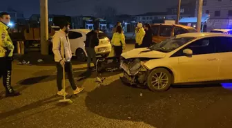 Bursa'da 2 otomobil çarpıştı: 2 yaralı