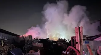 Bursa'da ahşap palet fabrikasında çıkan yangın söndürüldü