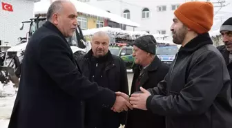 Canik'te karla mücadele çalışmaları sürüyor