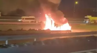 Esenyurt TEM Otoyolu'nda panelvan alev alev yandı