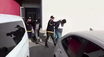 Farklı şehirlerden gelip sahte kimlikle Adana'da kargo dolandırıcılığı yapmışlar: 2 tutuklama