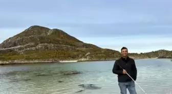 Görme engelli öğretim üyesi, beyaz bastonuyla 60 ülke gezdi