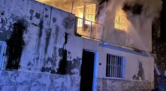 İzmir'de 2 katlı evde yangın: 1 ölü