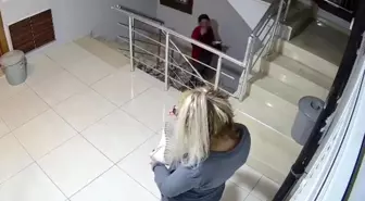 Kadın hırsızlar beğendikleri ayakkabıları böyle çaldı