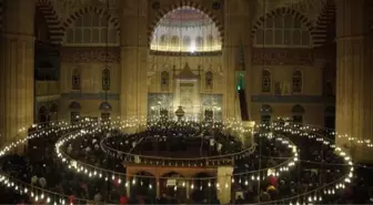 KANDİL MESAJLARI: Aileye, eşe, dosta, akrabaya gönderilecek resimli, anlamlı kandil mesajları neler?