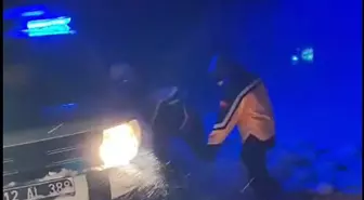 Karlıova'da hasta almaya giderken yolda kalan ambulans kurtarıldı