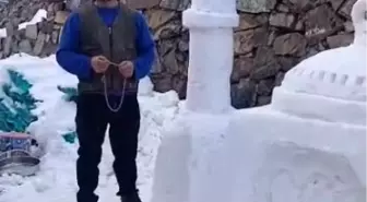 Köyüne kardan cami yaptı