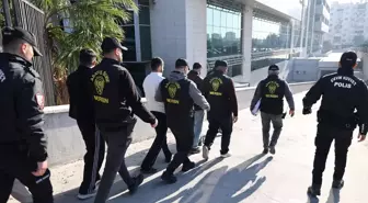 Mersin'de dolandırıcılık yaptıkları iddiasıyla yakalanan 15 zanlıdan 10'u tutuklandı