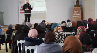 Muş polisi uyuşturucuyla mücadele kapsamında kadınlara eğitim verdi