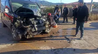 Osmaniye'de servis minibüsü ile hafif ticari araç çarpıştı: 7 yaralı