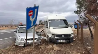 Otomobil ile minibüs çarpıştı: 7 yaralı