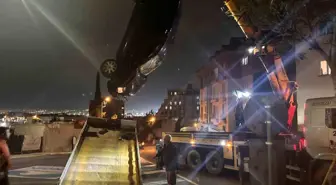 Pendik'te otomobil apartman bahçesine uçtu: 2 yaralı