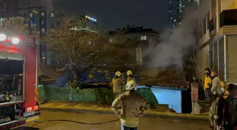 Ümraniye'de gecekonduda çıkan yangın söndürüldü