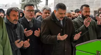 Vali Çiftçi'den Naciye Nine'ye vefa