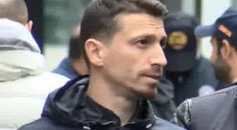 Mahkemede ortalık karıştı! Mert Hakan'ın fotoğrafını çekti, Galatasaraylı yöneticinin telefonuna el kondu