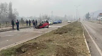 Kütahya'da otomobil refüje çarptı: 1 yaralı