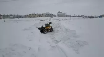 Bitlis'te Kar Yağışı Sonrası Köy Yolları Açılıyor