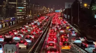 İstanbul'da trafik var mı? SON DAKİKA! 15 Ocak hangi ilçelerde trafik var, hangi yollar kapalı?