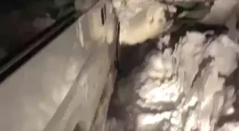 Kar nedeniyle yolda kalan araçlar, lastik iziyle kurtuldu