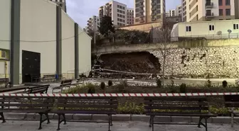 Kocaeli'de bir okul ile inşaat alanı arasındaki istinat duvarı çöktü