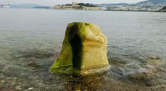 Kuşadası'nda deniz suyu çekildi; Roma dönemine ait mermer kaide ortaya çıktı