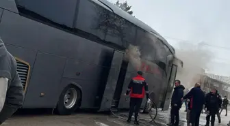 Park halindeki yolcu otobüsü yandı