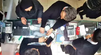 Sahte polislerin dolandırıcılık girişimini gerçek polisler bozdu