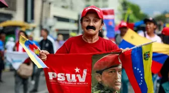 Venezuela'da binlerce kişi Devlet Başkanı Maduro'ya destek için yürüdü