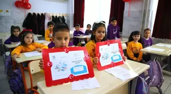 Adana, Mersin, Hatay ve Osmaniye'de öğrenciler karnelerini aldı