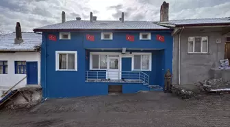 Afyonkarahisar Valisi Yiğitbaşı, tadilatı tamamlanan evinde şehit ailesini ziyaret etti