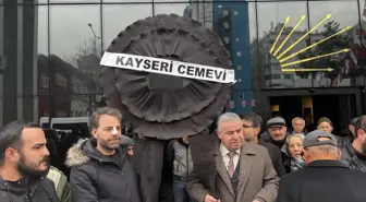 Alevi derneklerinden, CHP Kayseri İl Başkanlığı önüne siyah çelenk