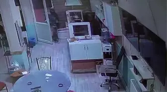 Altın ve dövizlerini 3 aydır yanında taşıyan adam gasp edildi