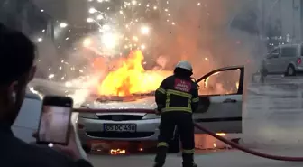 Amasya'da otomobil alev alev yandı, patlamalar korkuttu