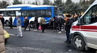 Ankara'da durakta bekleyen EGO otobüsüne otomobil çarptı: 1'i ağır 4 yaralı