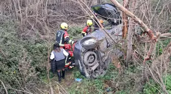 Balıkesir'de otomobil şarampole uçtu: Anne ve kızı yaralandı