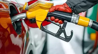 Benzine gece yarısı 1 lira 61 kuruşluk zam