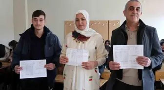 Bir okul, üç nesil, tek karne günü