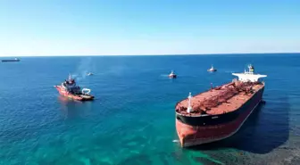 Bozcaada'da karaya oturan tankerin kurtarma çalışmaları dron ile görüntülendi