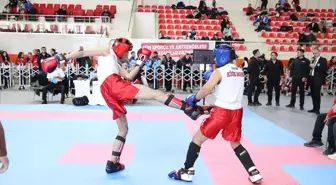 Burdur'da Üniversiteler Ligi Kick Boks Türkiye Şampiyonası başladı