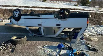 Buzda kayan otomobil takla attı