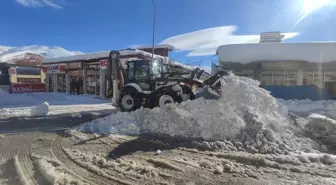 Çelikhan'da kar temizleme çalışmaları sürüyor
