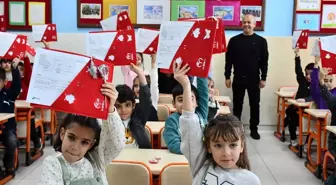 Diyarbakır ve çevre illerde öğrenciler karnelerini alarak yarıyıl tatiline başladı