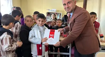 Erzurum'da şehit çocukları karne töreninde yalnız bırakılmadı