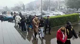 Fuhşa aracılık iddiasıyla gözaltına alınan 9 kadın adliyeye sevk edildi