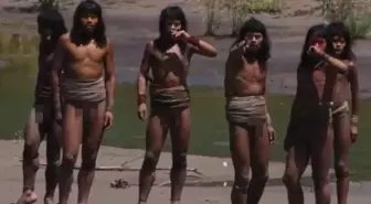 İlk kez kamera gören izole kabile üyelerinden ilginç tepkiler