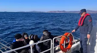 İzmir açıklarında 39 düzensiz göçmen kurtarıldı, 28 düzensiz göçmen yakalandı