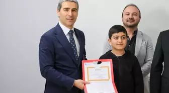 İzmir ve çevre illerde öğrenciler karne heyecanı yaşadı