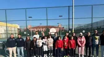 Manisa'da genç sporcular tenis il birinciliği için ter döktü